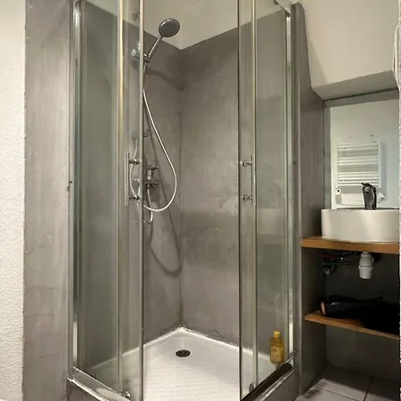 Le Repaire Sarrecrochet アパート *