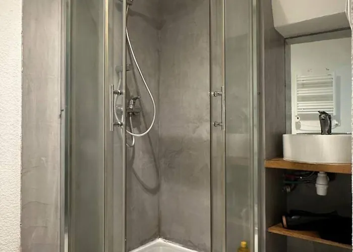 Le Repaire Sarrecrochet Appartement *